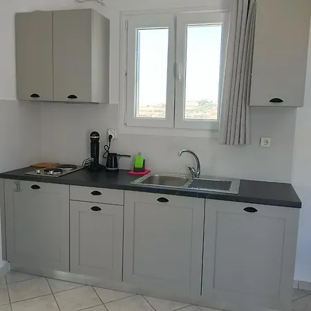 Amalthea Schinousa *